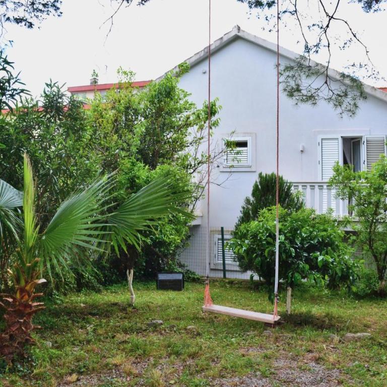 Club House Apartment with Garden and Pool - One-Bedroom Apartment - 45