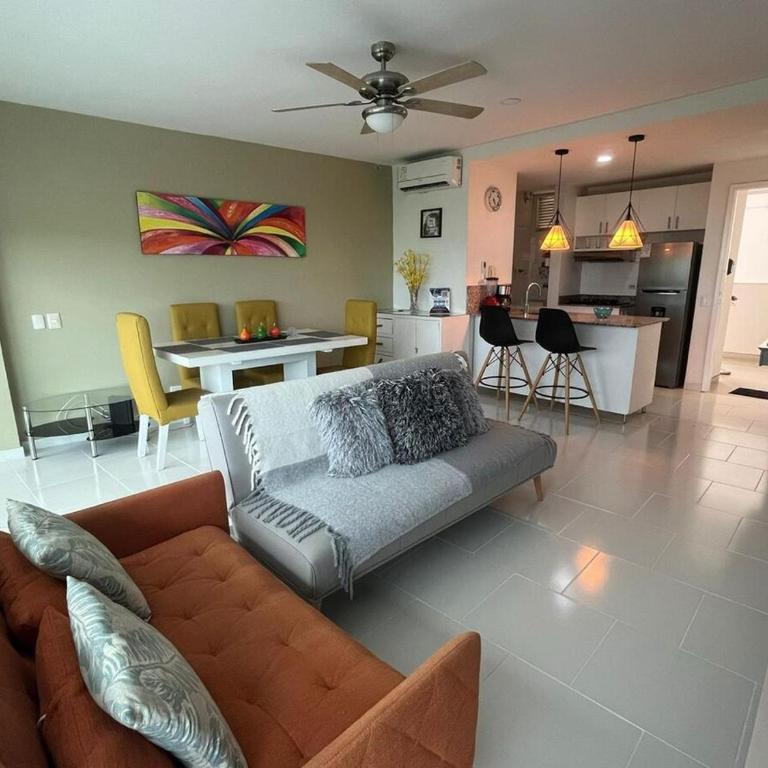 A stone's throw from the sea and the pool - One-Bedroom Apartment - 1