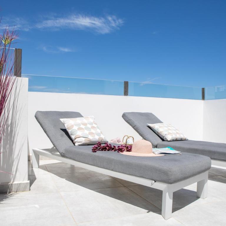 Atico Puesta Sol en Dénia Centro, con Encanto Mediterráneo y Vistas Abiertas by Family Homes Rentals - Three-Bedroom Apartment with View - 2