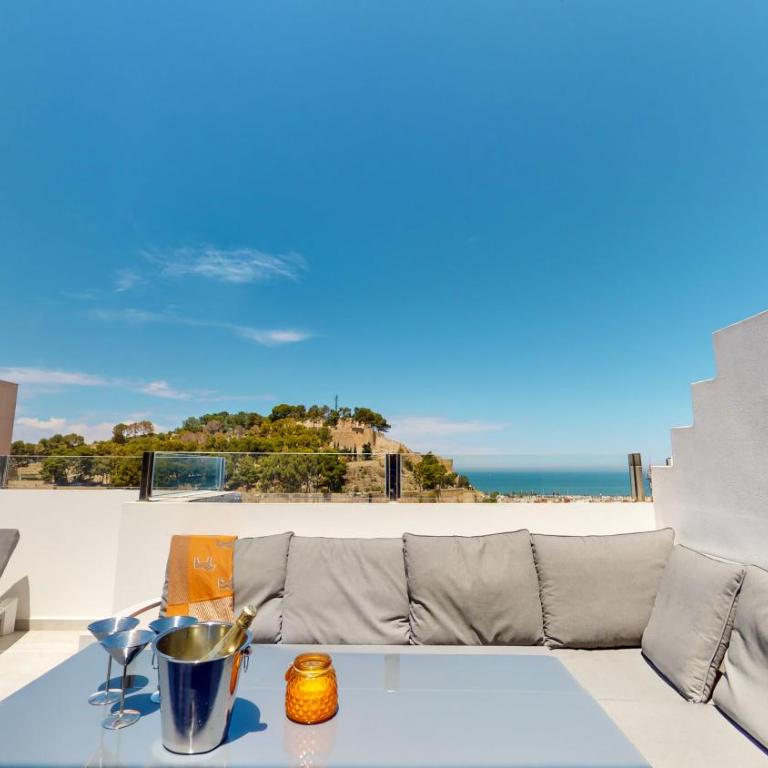 Atico Puesta Sol en Dénia Centro, con Encanto Mediterráneo y Vistas Abiertas by Family Homes Rentals - Three-Bedroom Apartment with View - 11