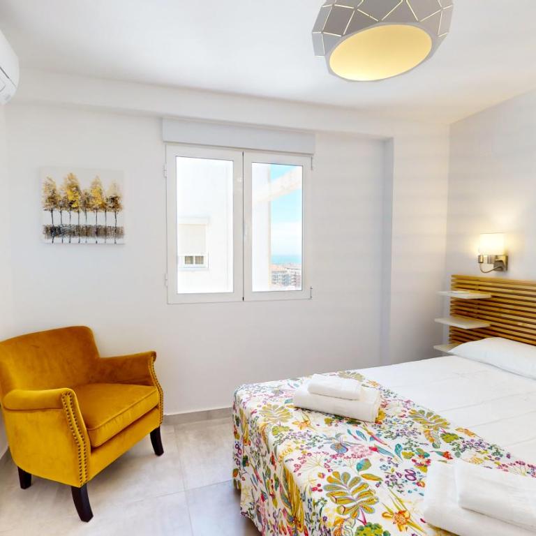Atico Puesta Sol en Dénia Centro, con Encanto Mediterráneo y Vistas Abiertas by Family Homes Rentals - Three-Bedroom Apartment with View - 14