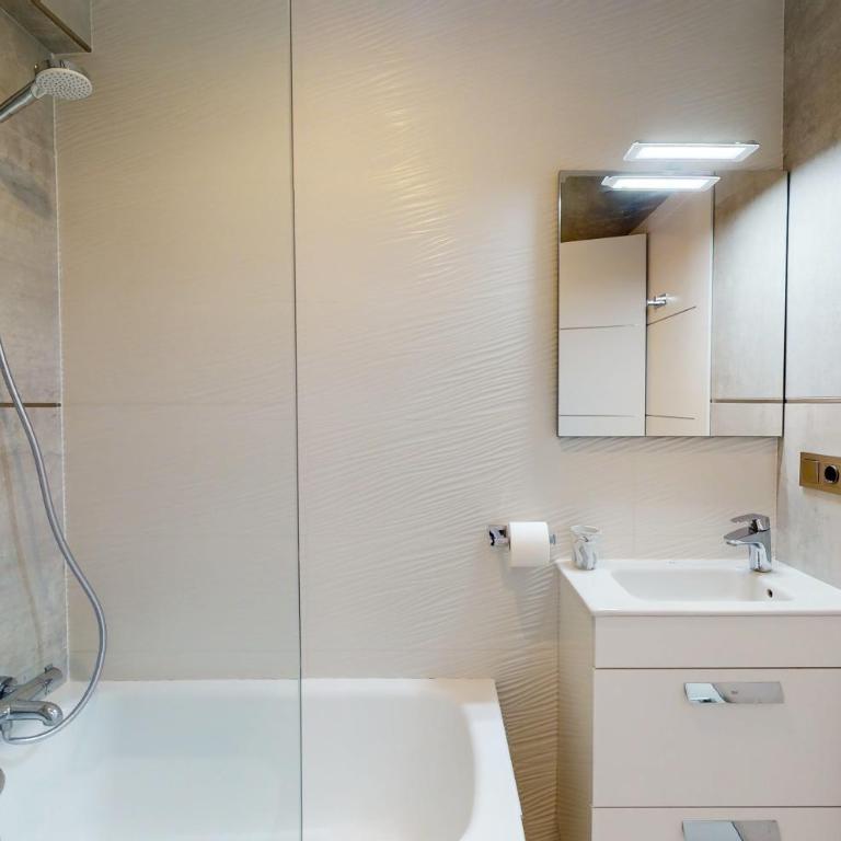 Atico Puesta Sol en Dénia Centro, con Encanto Mediterráneo y Vistas Abiertas by Family Homes Rentals - Three-Bedroom Apartment with View - 19