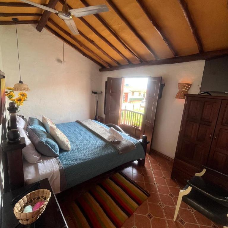 AQUI ESTOY BIEN - Habitación con cama extragrande y vistas a la montaña - 9