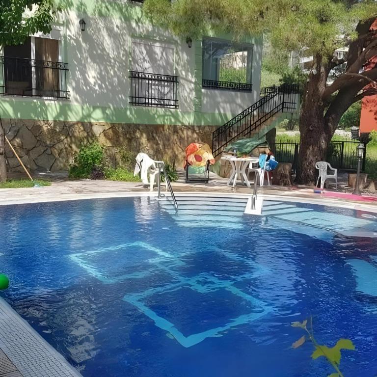 Club House Apartment with Garden and Pool - One-Bedroom Apartment - 53