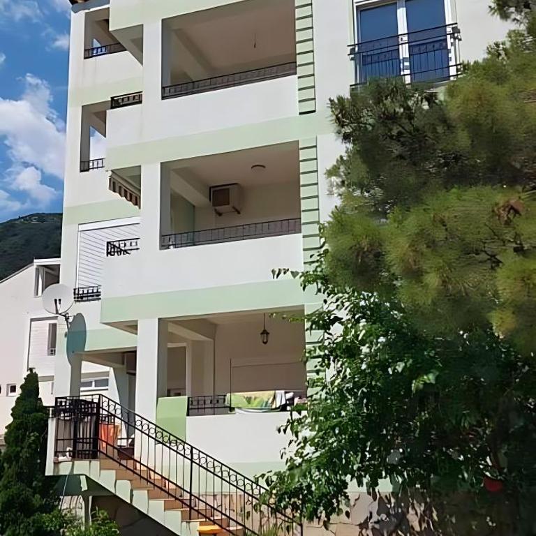 Club House Apartment with Garden and Pool - One-Bedroom Apartment - 54