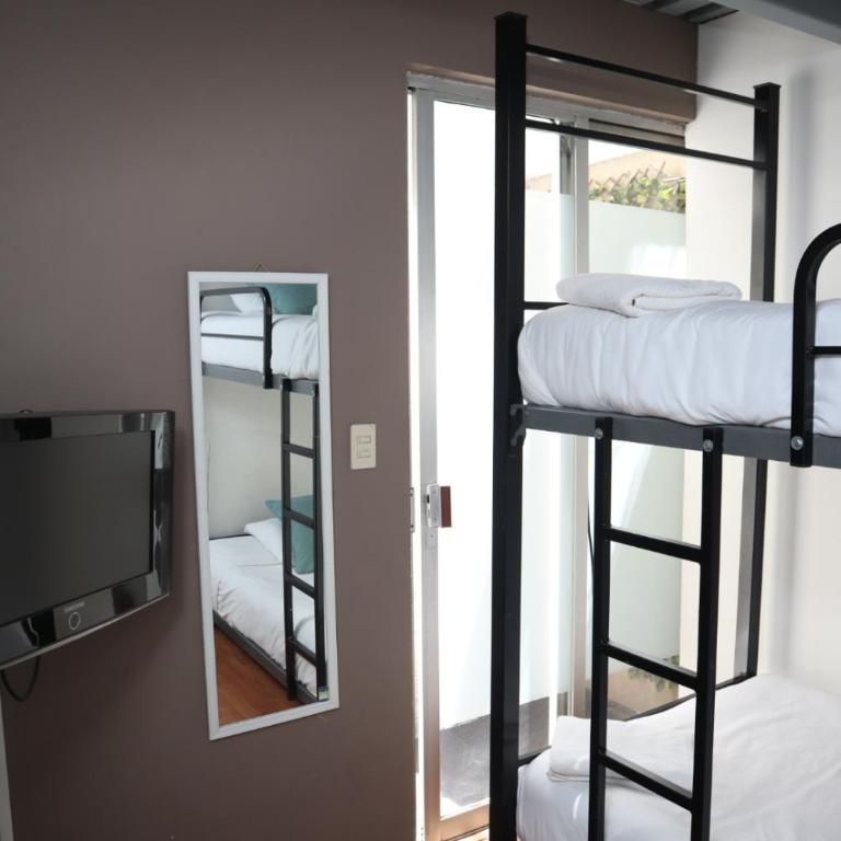 Hostal Top Location ideal para viajeros Polanco - Habitación Doble Pequeña - 2 camas - 12
