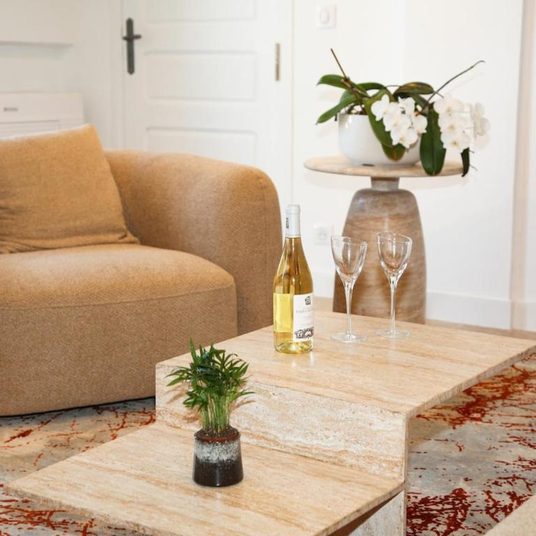 3BR on the Remparts of Antibes - Sea & Mountain View - Three-Bedroom Apartment - 11