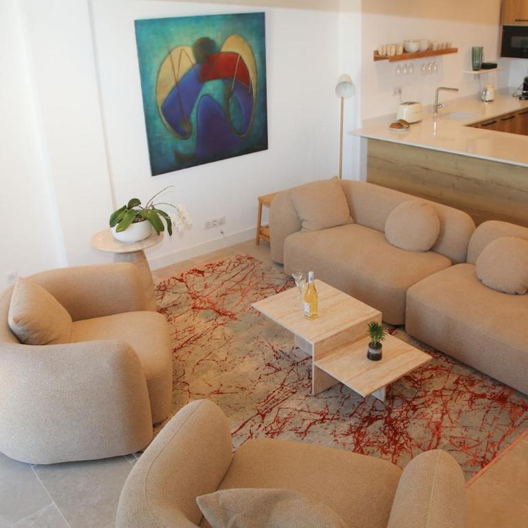 3BR on the Remparts of Antibes - Sea & Mountain View - Three-Bedroom Apartment - 19