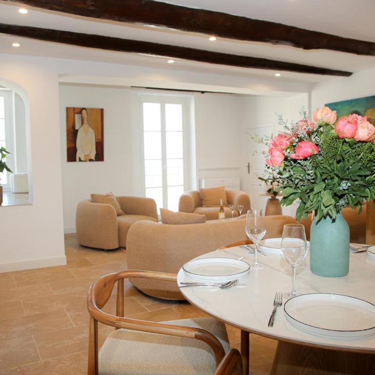 3BR on the Remparts of Antibes - Sea & Mountain View - Three-Bedroom Apartment - 21