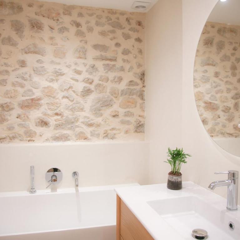 3BR on the Remparts of Antibes - Sea & Mountain View - Three-Bedroom Apartment - 25