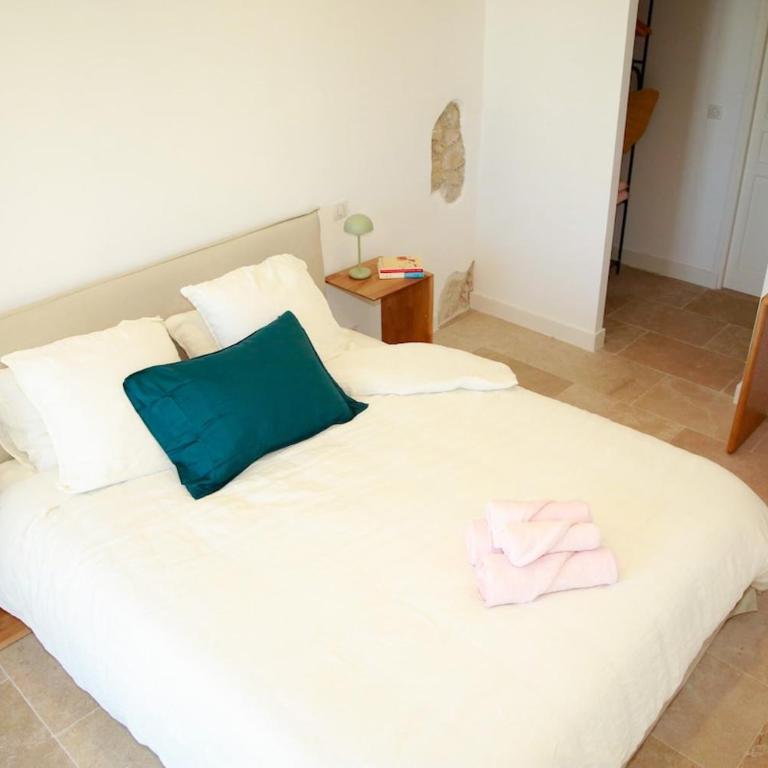 3BR on the Remparts of Antibes - Sea & Mountain View - Three-Bedroom Apartment - 27