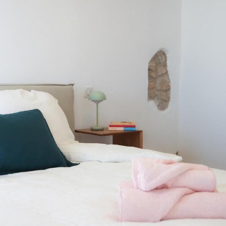 3BR on the Remparts of Antibes - Sea & Mountain View - Three-Bedroom Apartment - 36