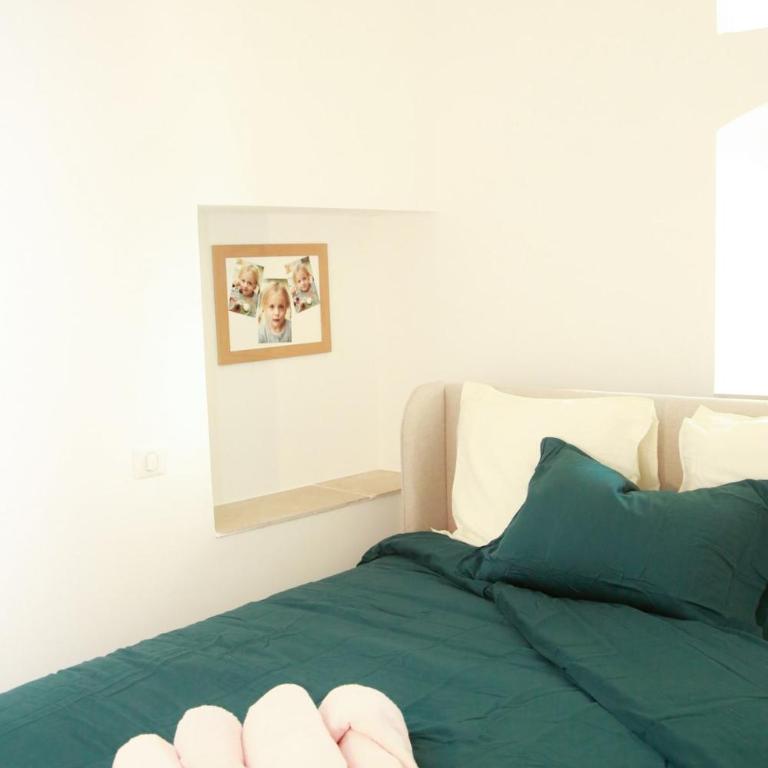 3BR on the Remparts of Antibes - Sea & Mountain View - Three-Bedroom Apartment - 39