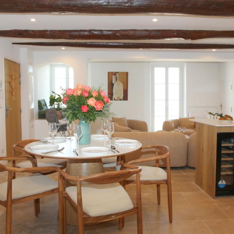 3BR on the Remparts of Antibes - Sea & Mountain View - Three-Bedroom Apartment - 44