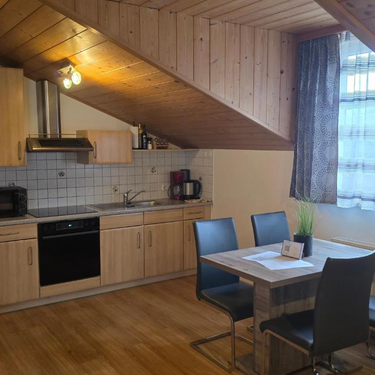 Schusterbauer - Family Room with Mountain View - 2