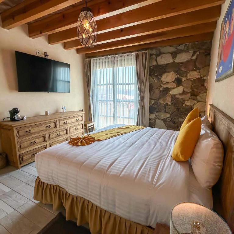 Tierra Adentro Hotel, Fashion Grill & Spa - Standard Queen Room - 4