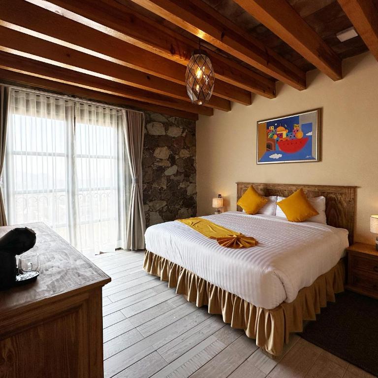 Tierra Adentro Hotel, Fashion Grill & Spa - Standard Queen Room - 1
