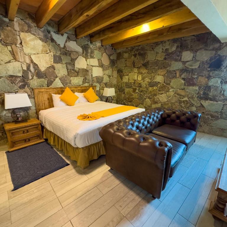Tierra Adentro Hotel, Fashion Grill & Spa - Standard King Room - 2