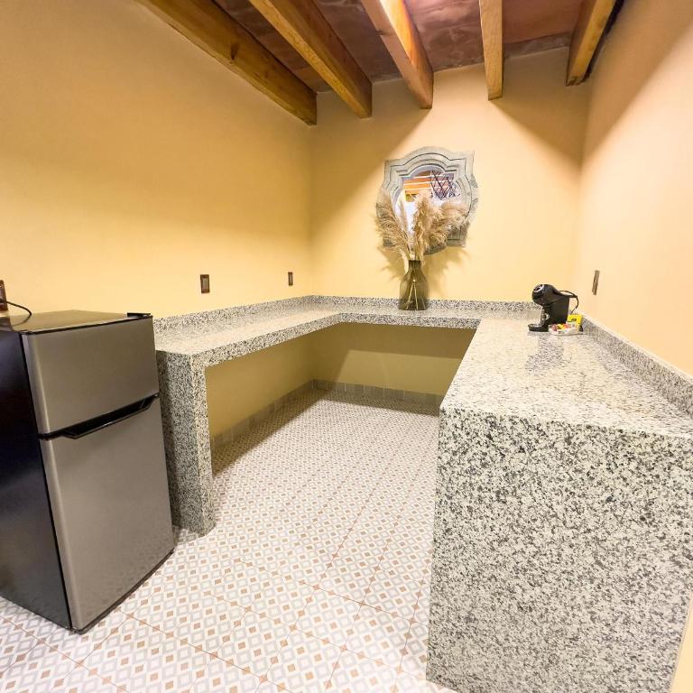 Tierra Adentro Hotel, Fashion Grill & Spa - Standard King Room - 4