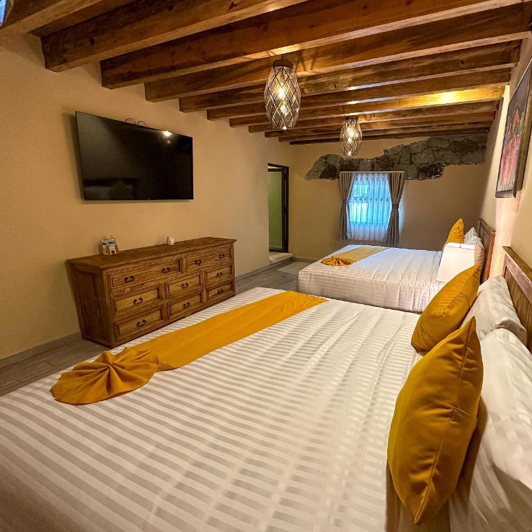 Tierra Adentro Hotel, Fashion Grill & Spa - Superior Queen Room with Two Queen Beds - 6