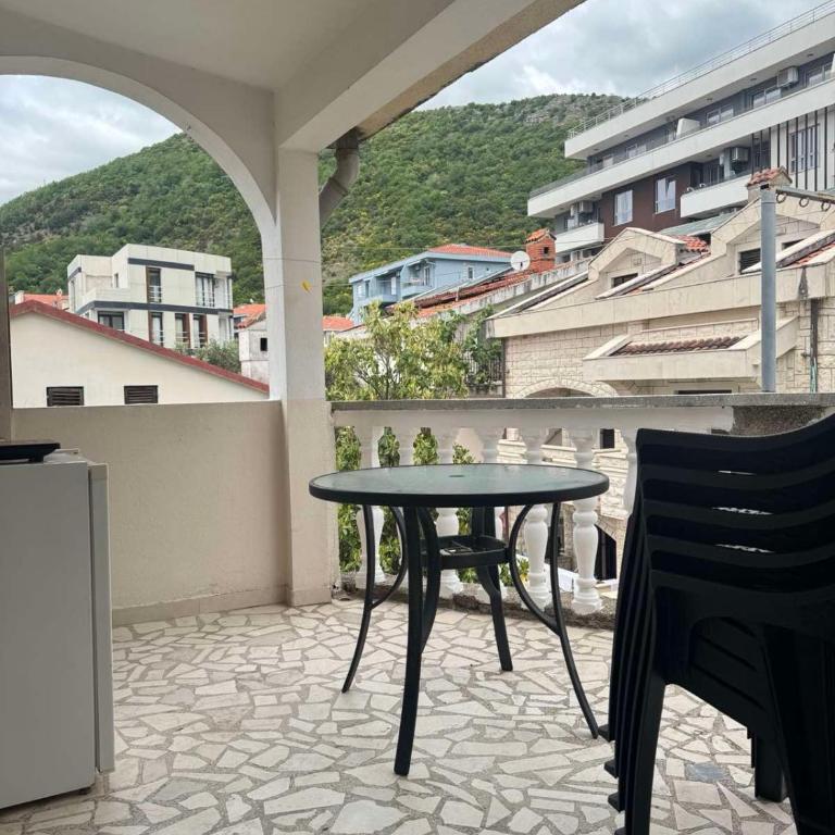 Guesthouse Vila Tamburic - Dvokrevetna Soba sa Bračnim Krevetom sa Balkonom i Pogledom na More - 7