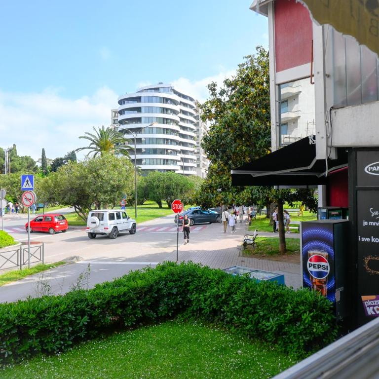 Apartman Petar-Spacious Friendly Stay in the Heart of Budva - Apartman sa 3 Spavaće Sobe - 2