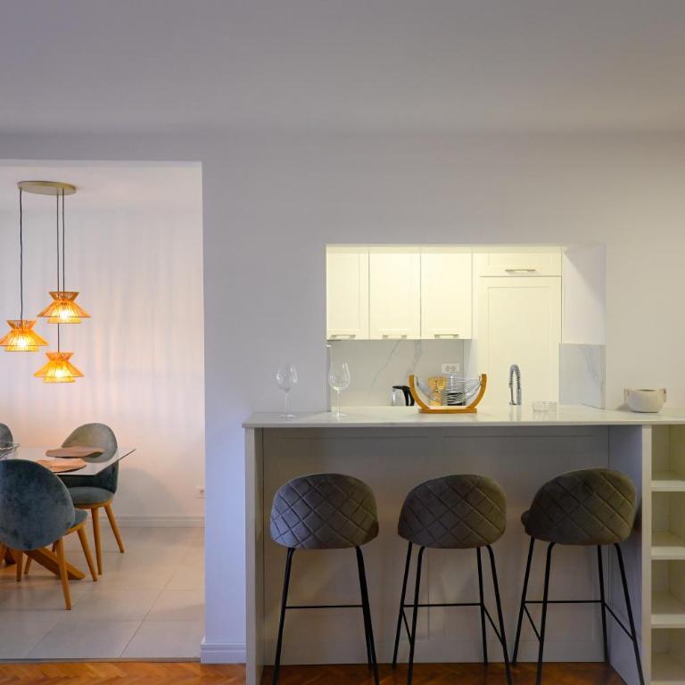 Apartman Petar-Spacious Friendly Stay in the Heart of Budva - Apartman sa 3 Spavaće Sobe - 4