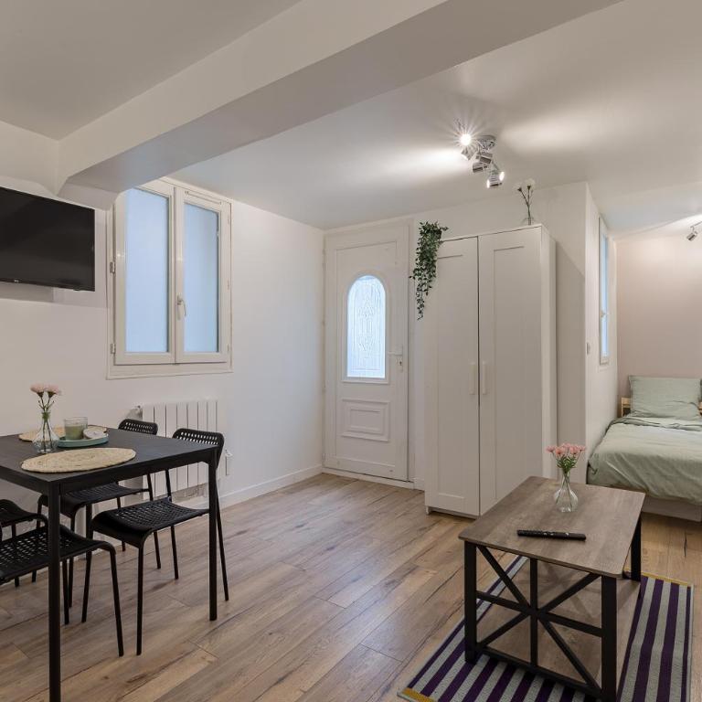 Cozy Studio with Terrace in Rouen - City Center - One-Bedroom Apartment - 6