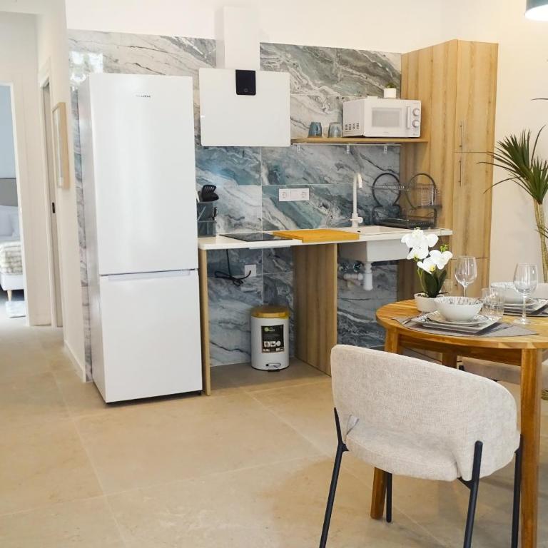 DM1 - Loft Valencia - One-Bedroom Loft Apartment with One Queen Bed - 7
