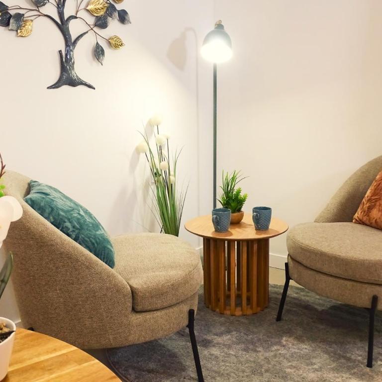 DM1 - Loft Valencia - One-Bedroom Loft Apartment with One Queen Bed - 15