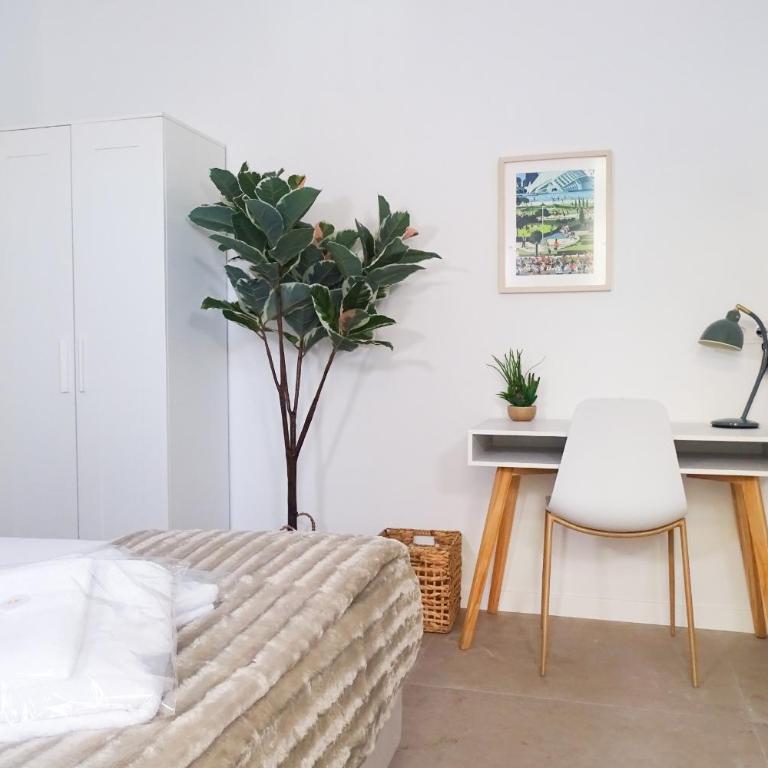 DM1 - Loft Valencia - One-Bedroom Loft Apartment with One Queen Bed - 27