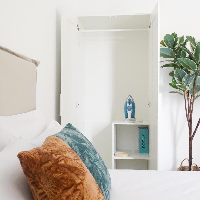 DM1 - Loft Valencia - One-Bedroom Loft Apartment with One Queen Bed - 29