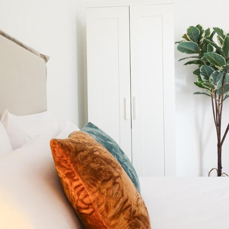 DM1 - Loft Valencia - One-Bedroom Loft Apartment with One Queen Bed - 38