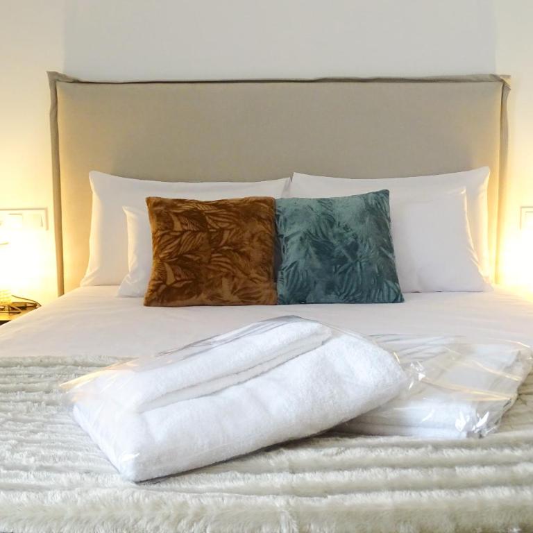 DM1 - Loft Valencia - One-Bedroom Loft Apartment with One Queen Bed - 30