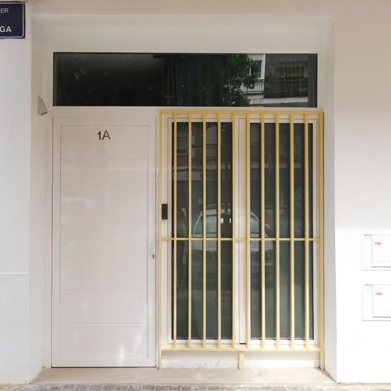 DM1 - Loft Valencia - One-Bedroom Loft Apartment with One Queen Bed - 36