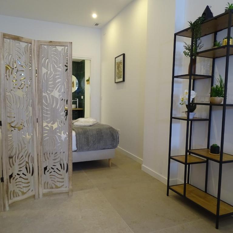 MDB 52A - Loft Valencia - One-Bedroom Loft Apartment with One Queen Bed - 21