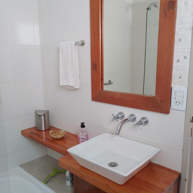 Ines Casamar Excelente departamento a 50 mts del mar y a 15 cuadras del centro MONOAMBIENTE - One-Bedroom Apartment with City View - 5