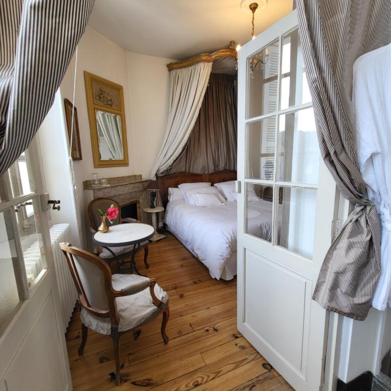 Maison d'Hôtes L'Intemporelle - Chambre Double avec Salle de Bains Privative - 20