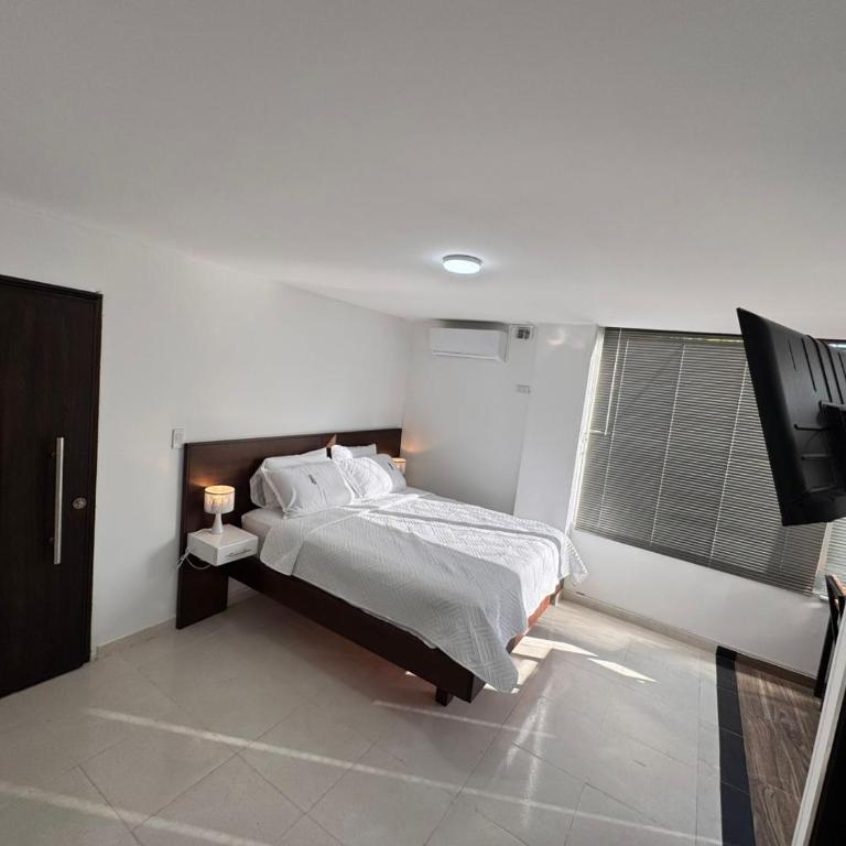 Apartamentos amoblados de 1, 2 y 3 dormitorios - Estudio con vistas a las montañas - 12