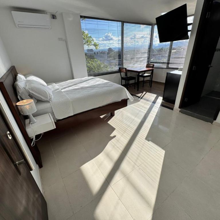 Apartamentos amoblados de 1, 2 y 3 dormitorios - Estudio con vistas a las montañas - 18