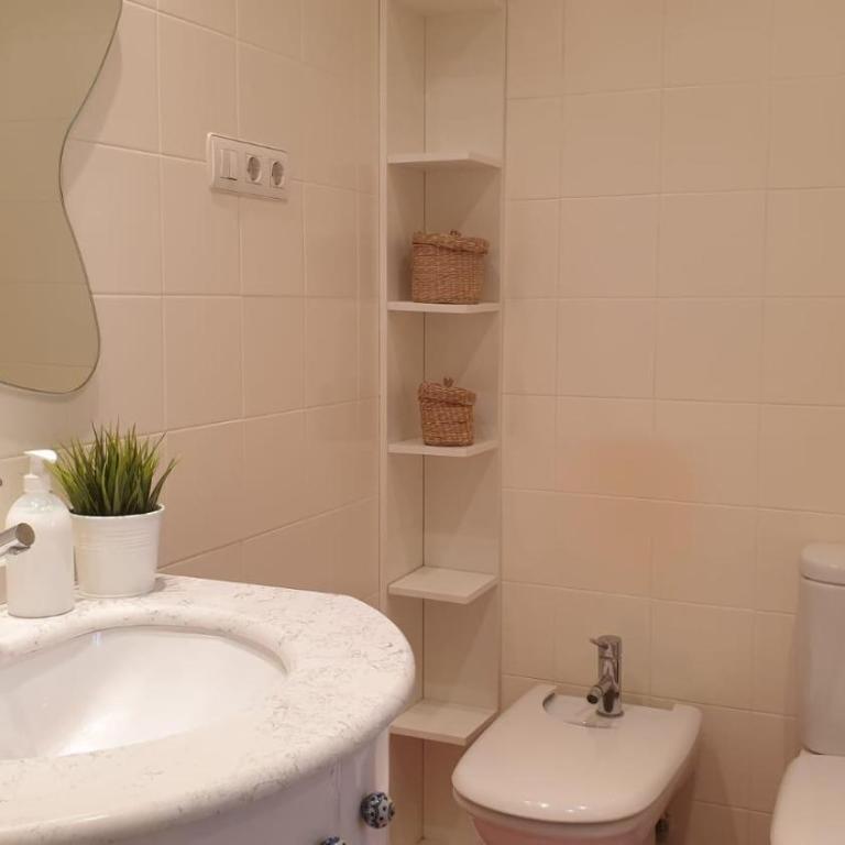 Piso deluxe frente al guggenheim con garaje gratis - Three-Bedroom Apartment - 22