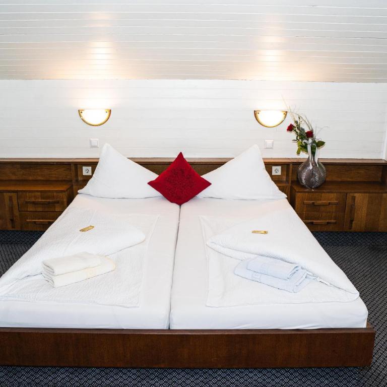 Hotel Rossmann - Doppelzimmer mit Balkon - 10