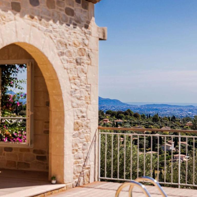 Le Mas d'Azur - Villa d'exception avec vue panoramique sur la Baie des Anges - Maison de Vacances 4 Chambres - 13