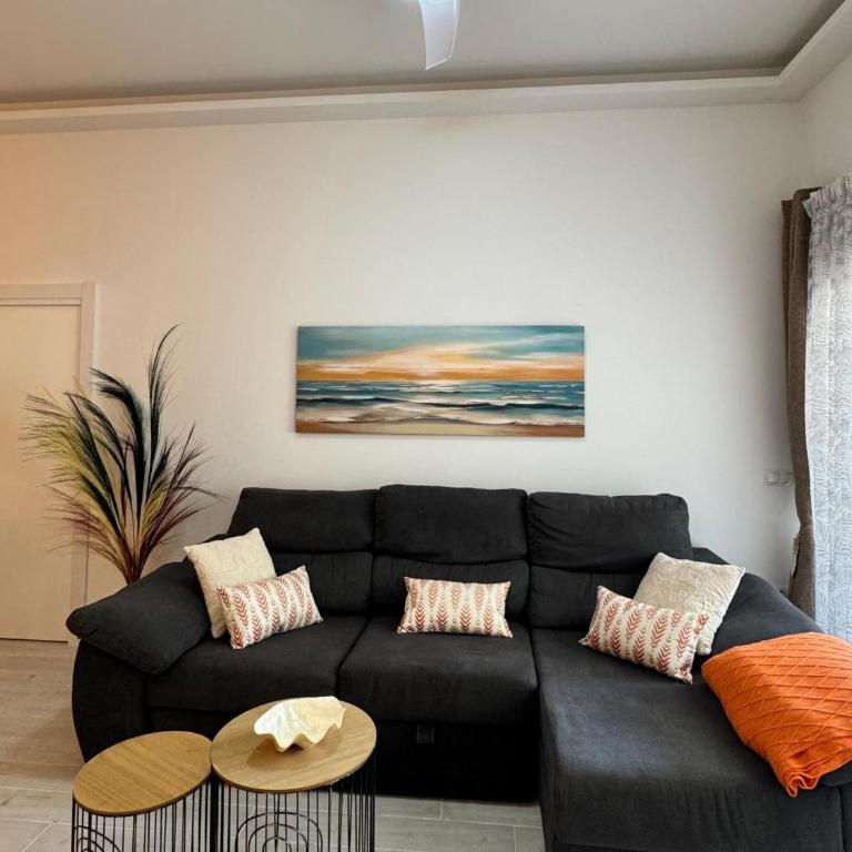Benalmadena Piso Puerto Marina con 2 habitaciones terraza grande Wifi y AC - Apartment - 9