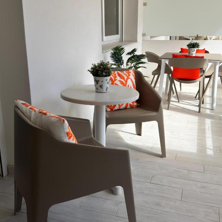 Benalmadena Piso Puerto Marina con 2 habitaciones terraza grande Wifi y AC - Apartment - 20