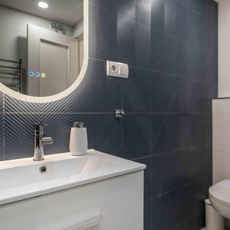 Sunny apartment with balcony & swimming pool by REMS - Apartamento de 2 dormitorios - 7