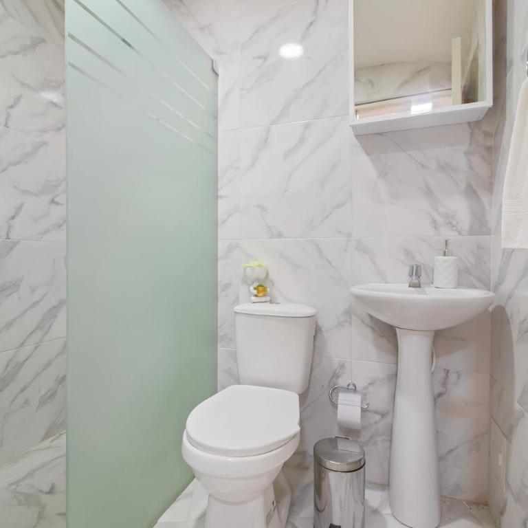 Apartamento comodo con excelente ubicacion - Two-Bedroom Apartment - 8