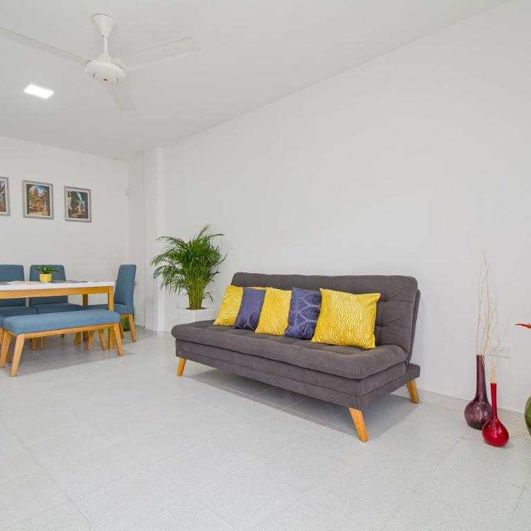 Apartamento comodo con excelente ubicacion - Two-Bedroom Apartment - 2