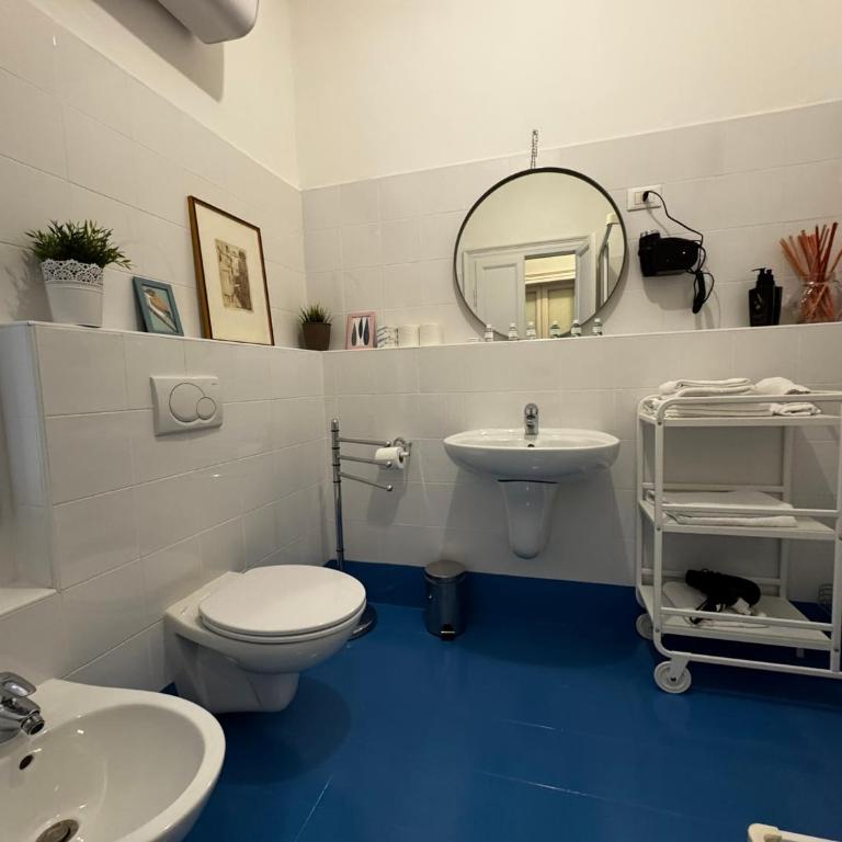 Duomo Amazing Downtown Como Centre - Appartamento con 2 Camere da Letto e Balcone - 12