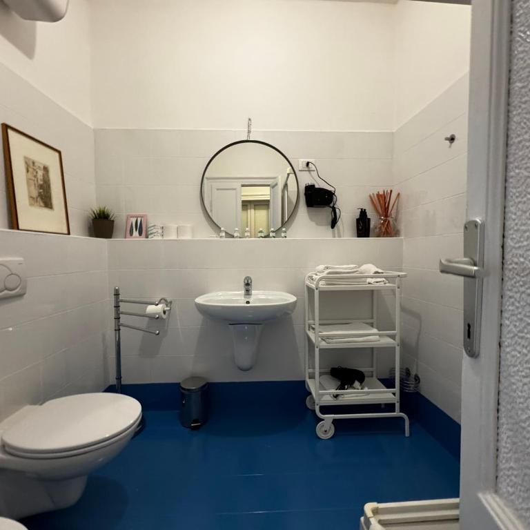 Duomo Amazing Downtown Como Centre - Appartamento con 2 Camere da Letto e Balcone - 22